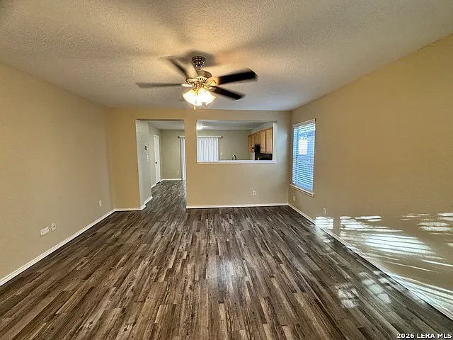 3 bed, 2.5 bath, 1384 sqft, $1,750 — Photo 3