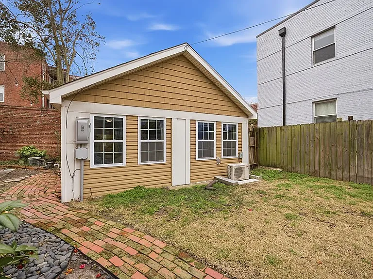 831 Gates Ave #C — Photo 18
