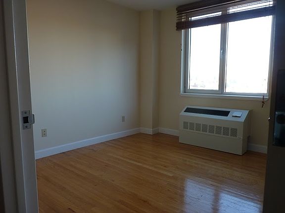 4th image of 570 4th Ave