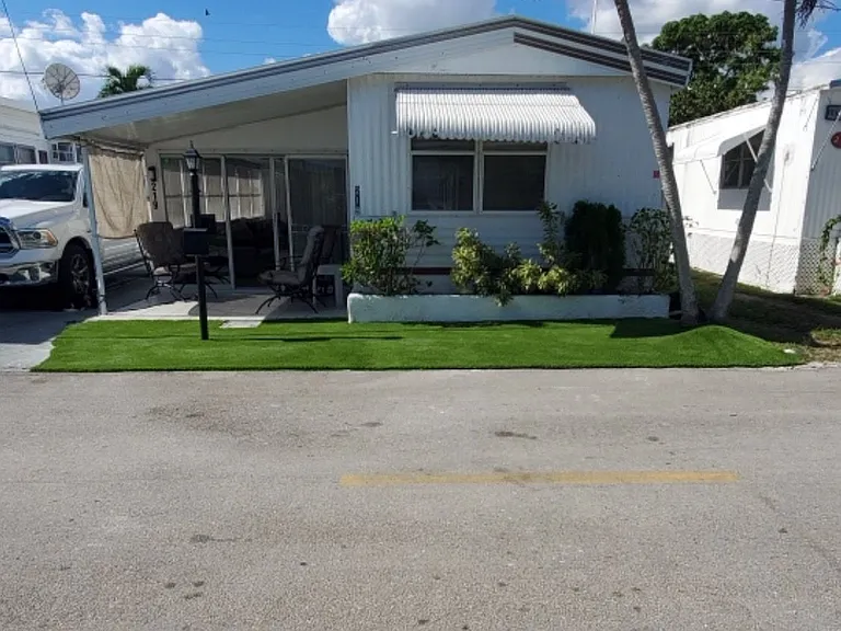 219 W Lake Dr — Photo 15