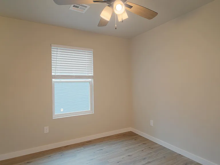 2606 Central St — Photo 6