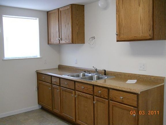 3rd image of 103 N Main St