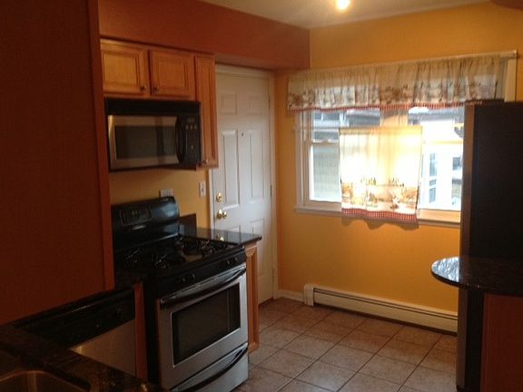 4th image of 1725 W Touhy Ave APT 2