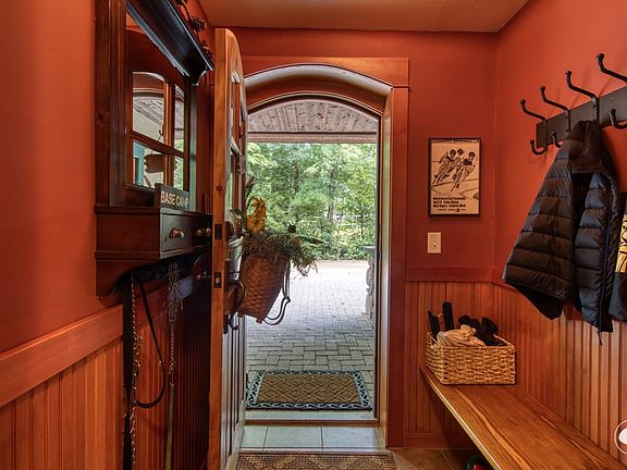 3rd image of 2221 Saranac Ave #1