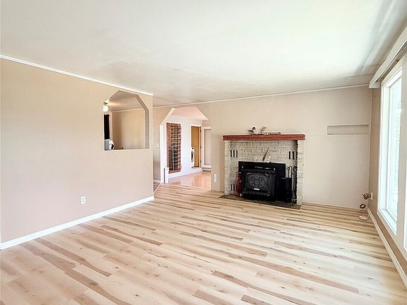 3rd image of 620 Skyview Drive