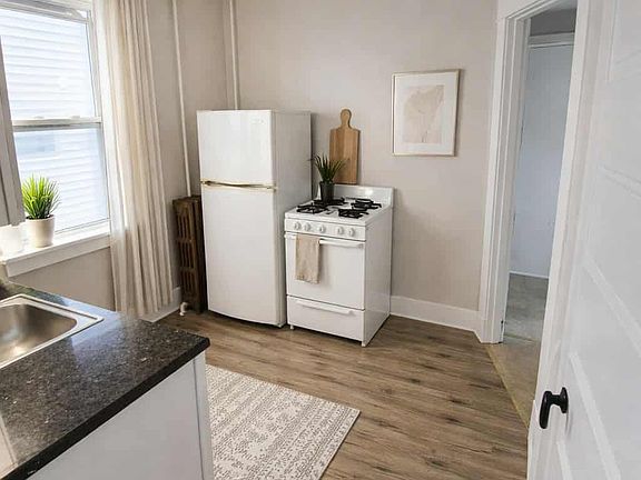 4th image of 21 Legion Pkwy APT 1B