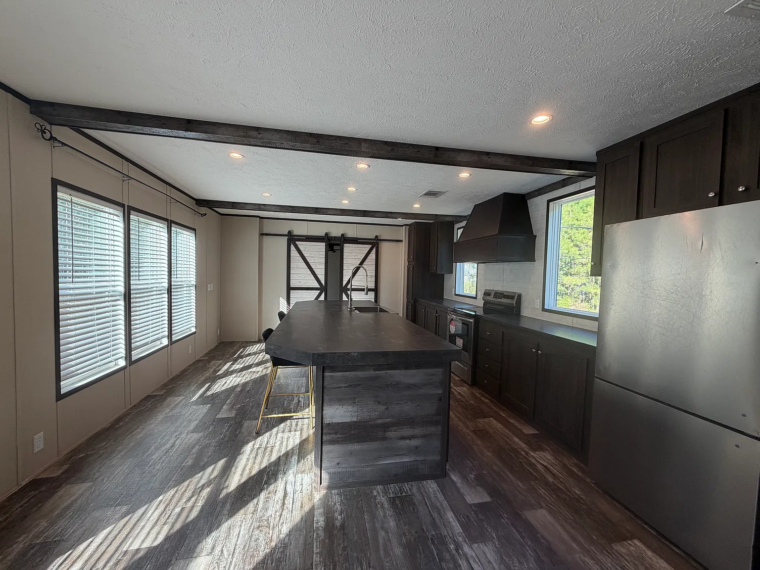Move in ready 3 bedroom 2 bath mobile home on approximately 4 acres — Photo 3