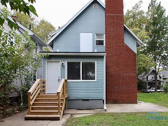 5th image of 831 Geneva Ave