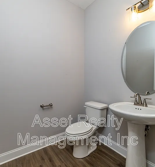 338 Broadberry Ave — Photo 12