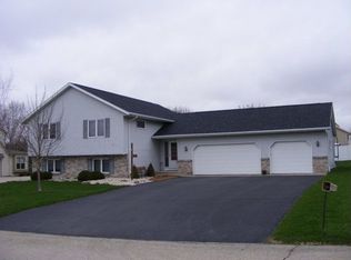 309 Farwell Rd, Beaver Dam, WI 53916