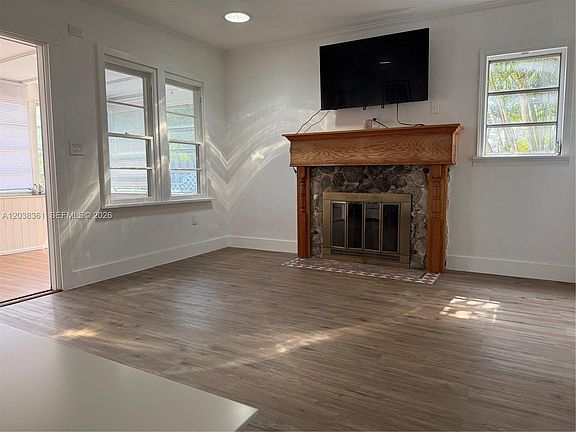 4th image of 1719 Hayes St