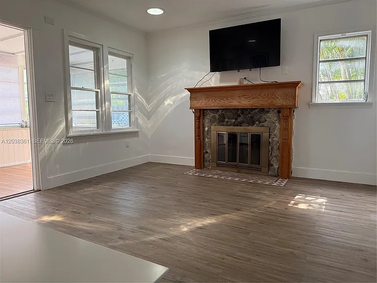1719 Hayes St — Photo 4