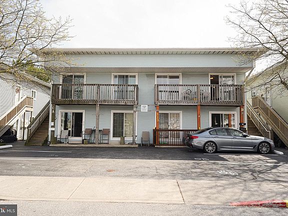 2nd image of 113 Jamestown Rd #D1