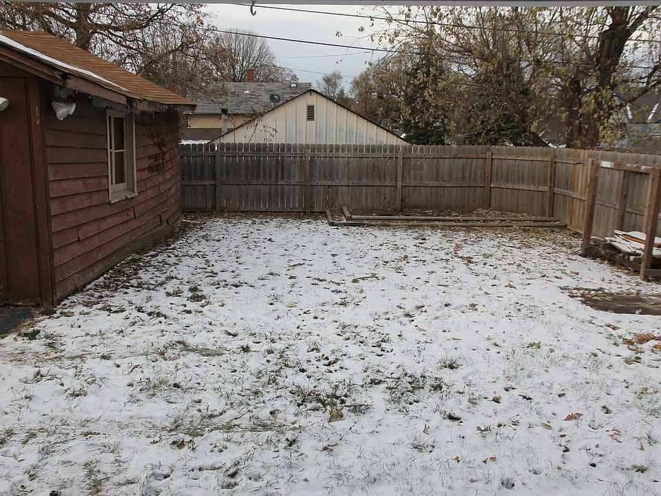 2nd image of 909 W Jasper St