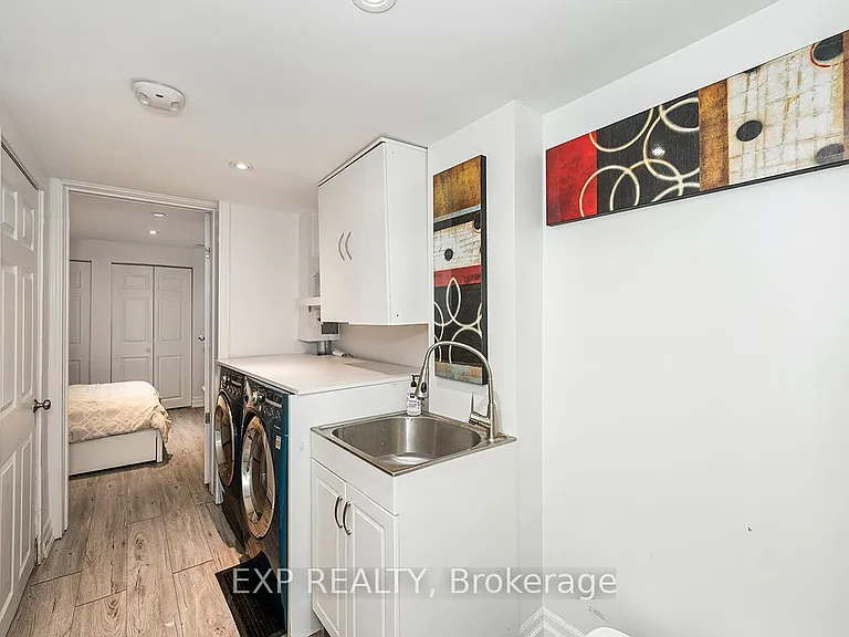 1410 Petrie Way — Photo 40