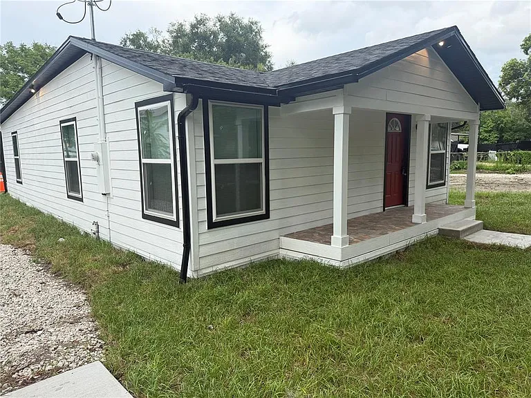 225 E Warren Ave — Photo 3