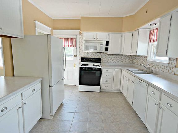 4th image of 410 N Seminary (deadend St) Ave