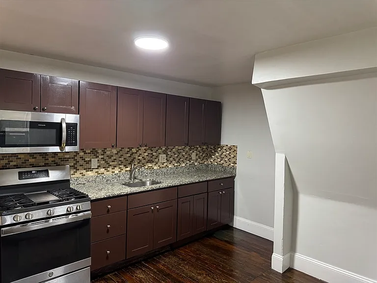 89 Waldeck St #3 — Photo 9