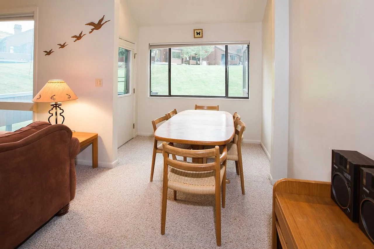 3 bed, 2.5 bath, 1349 sqft, $2,795 — Photo 3