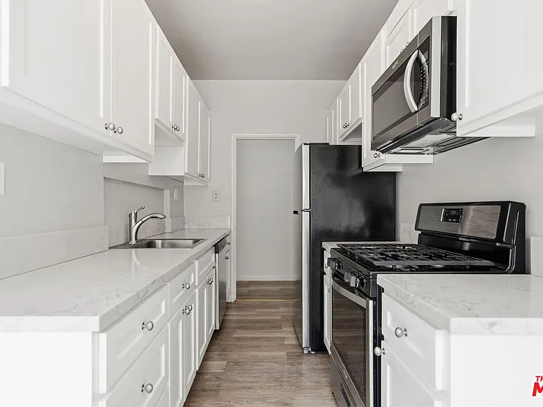 140 S Camden Dr #202 — Photo 9