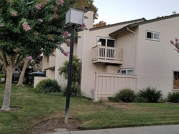 2nd image of 1074 Regency Knoll Dr