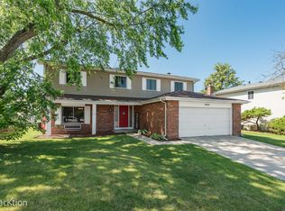 6665 Foxtree Ave, Woodridge, IL