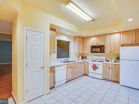 5th image of 11305 Patrick Henry Ln