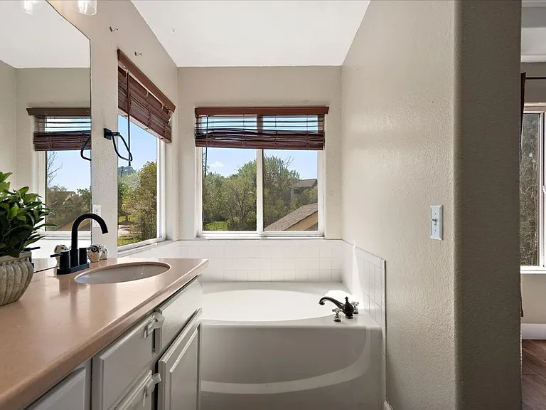 2475 Saint Paul Dr — Photo 26