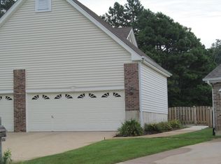 2708 Barrett Meadows Ct, Ballwin, MO 63021
