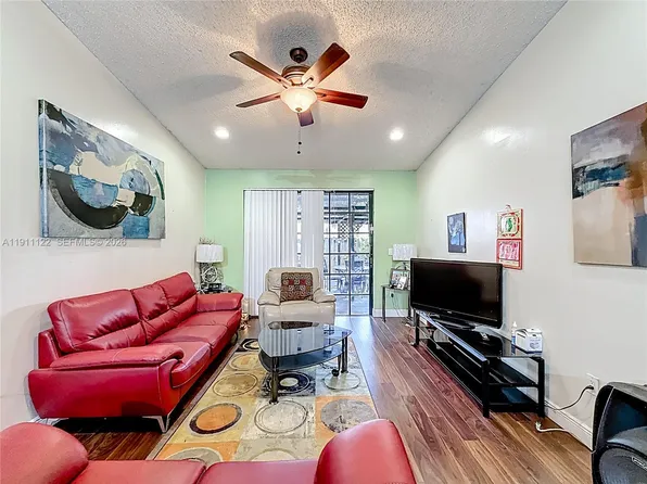 6722 NW 192nd Ln, Hialeah, FL 33015