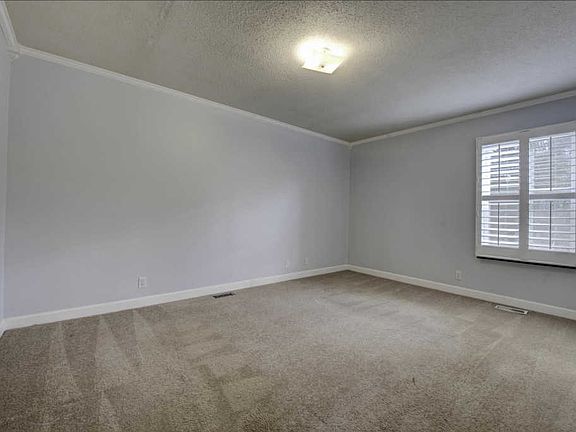 5th image of 812 Sky Blue Dr