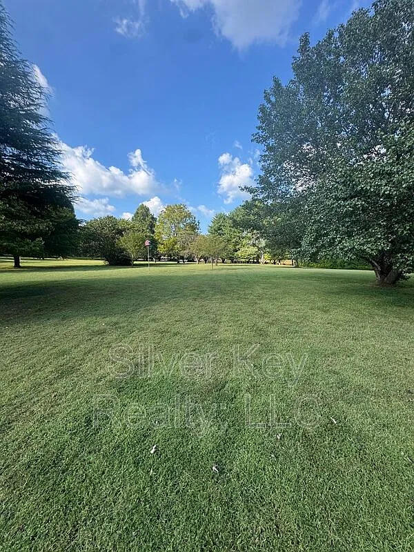 3 bed, 2.0 bath, 2000 sqft, $2,500 — Photo 3