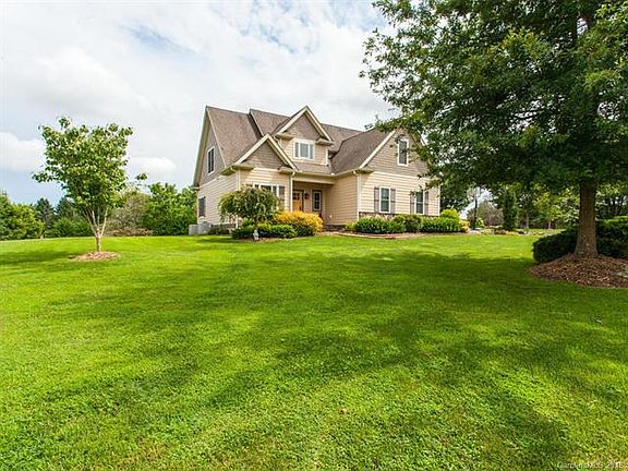 3rd image of 18 Lone Oak Dr