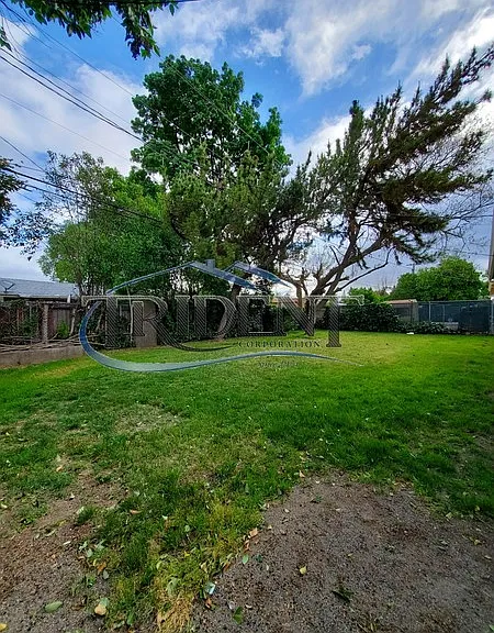 745 Queens Ave — Photo 23