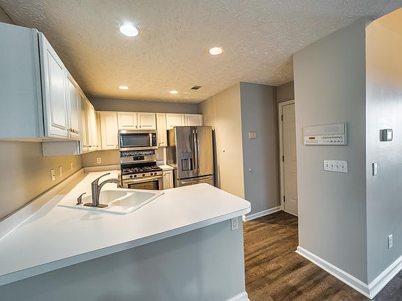 Kitchen - garage enters into the kitchen