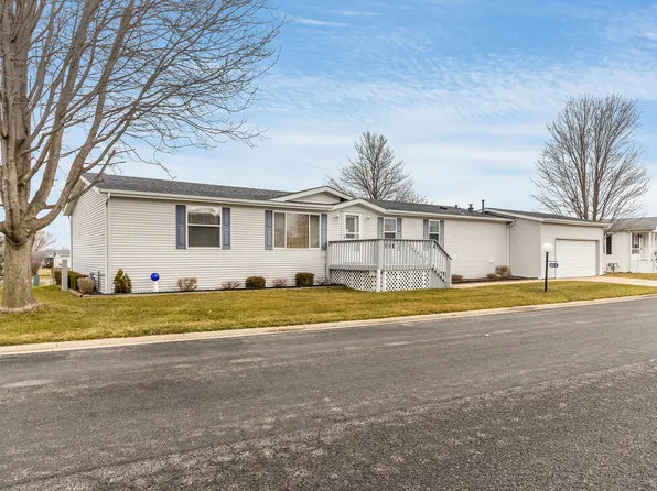 884 Meadowlark Cir, Sandwich, IL 60548