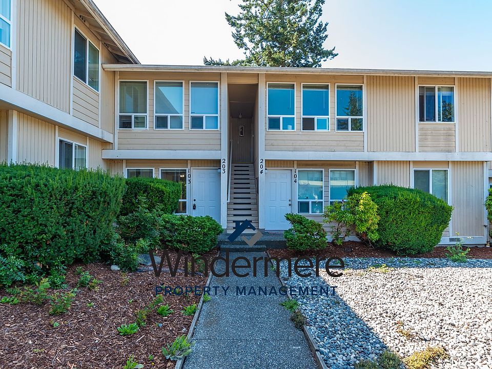 1st image of 390 NE Izett St APT 103