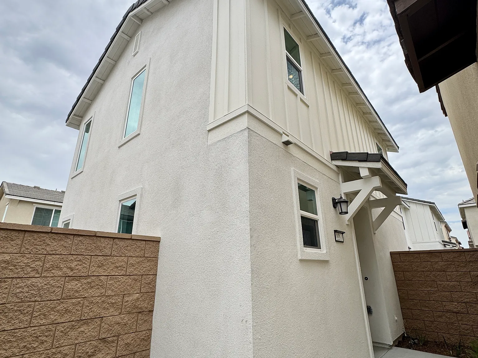 3 bed, 2.5 bath, 1639 sqft, $3,200 — Photo 2