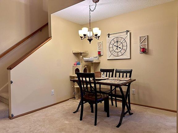 5th image of 995 Kingsbury Ct