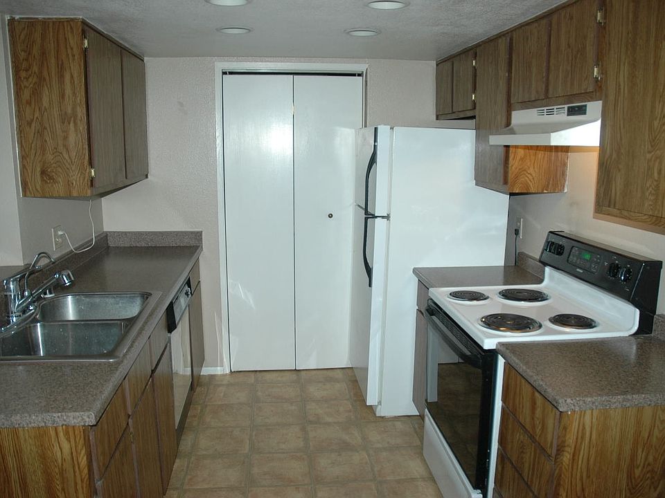 2nd image of 555 E Patriot Blvd