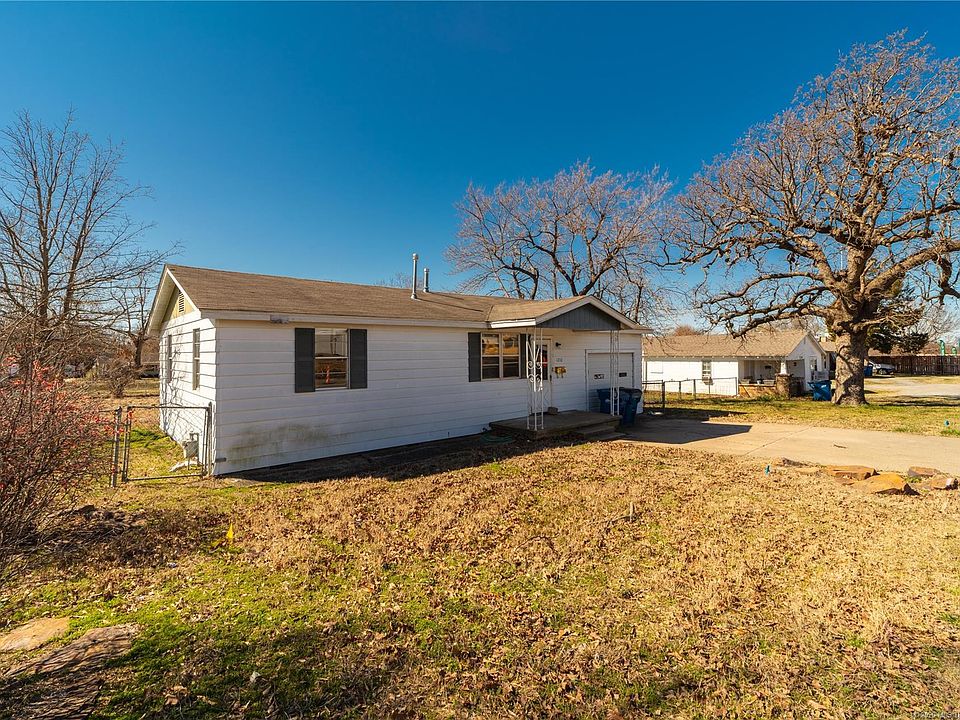 1st image of 1210 E Wade Watts Ave