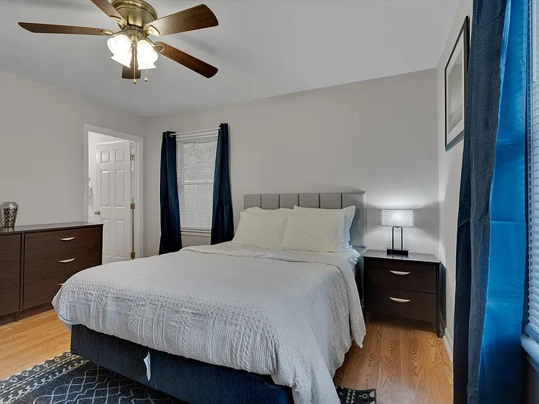 815 W Markham Ave #A — Photo 11