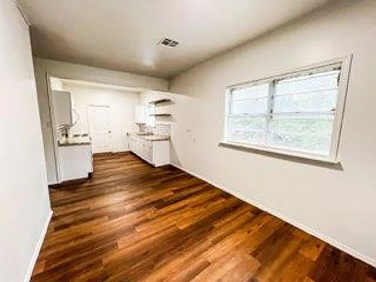 705 S B Ave — Photo 3