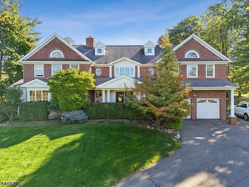 1st image of 586 Prospect Ave