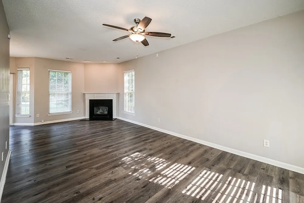 3 bed, 2.5 bath, 1688 sqft, $2,070 — Photo 4