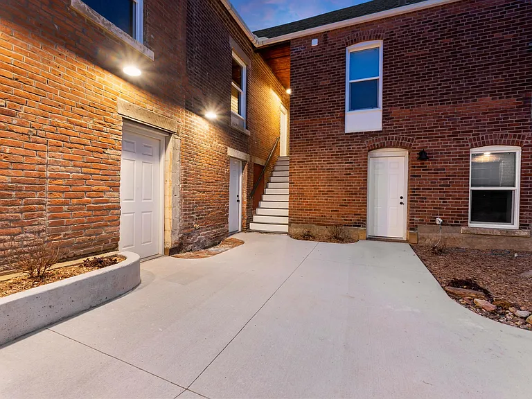 622 Broadway St #6 — Photo 2