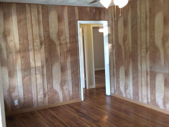 3rd image of 1041 Shiels Dr