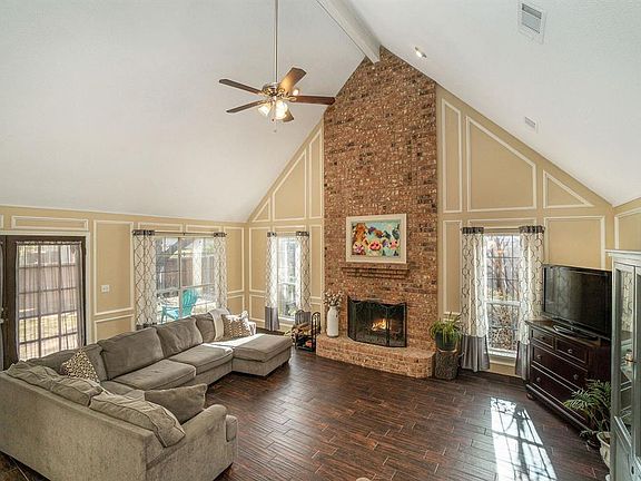 4th image of 106 Greenhill Trl S