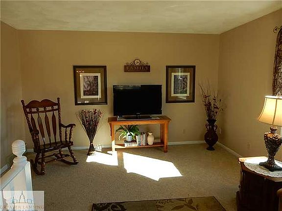 5th image of 320 Grape St