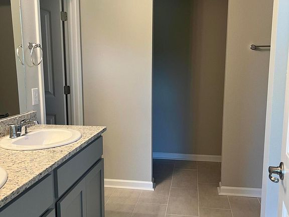 3rd image of 652 Griffiths Ct